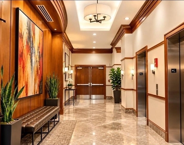 777 7th Nw - Photo Thumbnail 1