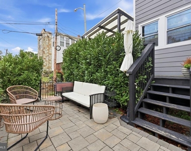 200 Cromwell Terrace Ne - Photo Thumbnail 3