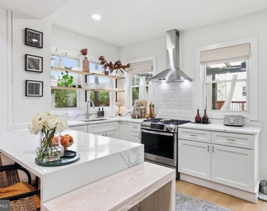 200 Cromwell Terrace Ne - Photo Thumbnail 14