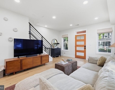 200 Cromwell Terrace Ne - Photo Thumbnail 9