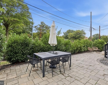 200 Cromwell Terrace Ne - Photo Thumbnail 1