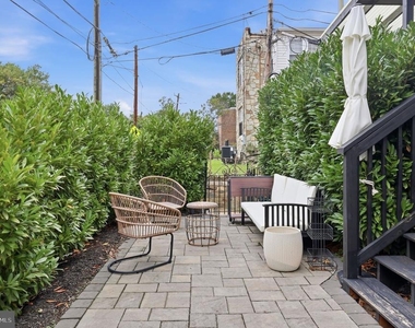 200 Cromwell Terrace Ne - Photo Thumbnail 2