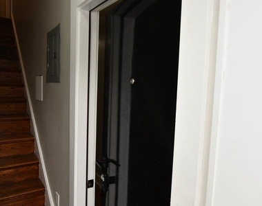 1825 Providence Street Ne - Photo Thumbnail 5