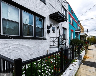 1825 Providence Street Ne - Photo Thumbnail 2