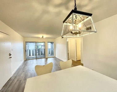 1304 Summit St - Photo Thumbnail 8