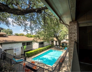 1304 Summit St - Photo Thumbnail 10