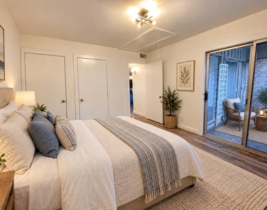 1304 Summit St - Photo Thumbnail 2