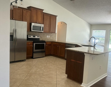 13735 Devan Lee Drive E - Photo Thumbnail 3