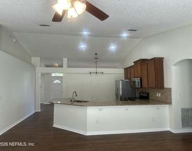 13735 Devan Lee Drive E - Photo Thumbnail 7