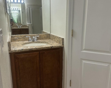 13735 Devan Lee Drive E - Photo Thumbnail 10