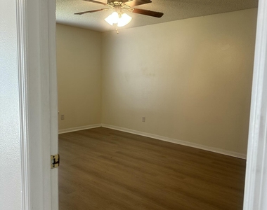13735 Devan Lee Drive E - Photo Thumbnail 13