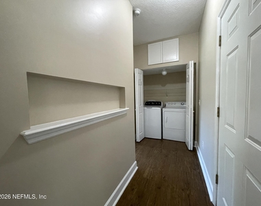 622 Center Street N - Photo Thumbnail 14