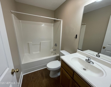 622 Center Street N - Photo Thumbnail 12