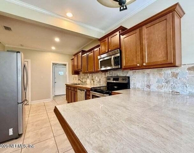 4518 Astral Street - Photo Thumbnail 8