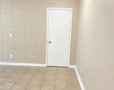 3212 Herschel Street - Photo Thumbnail 4