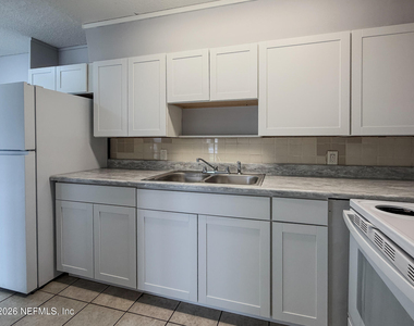 1124 Woodruff Avenue - Photo Thumbnail 3