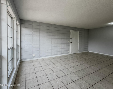 1124 Woodruff Avenue - Photo Thumbnail 2