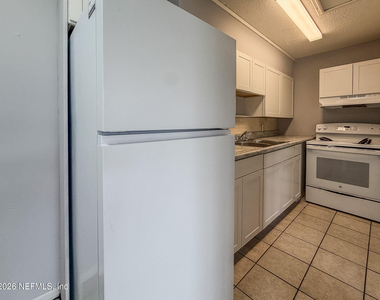 1124 Woodruff Avenue - Photo Thumbnail 4