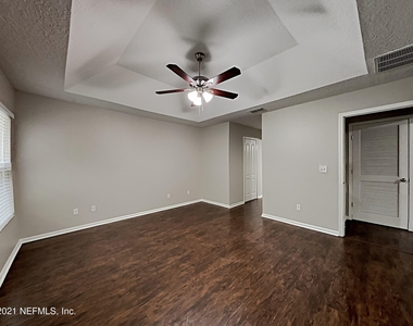 6449 Rolling Tree Street - Photo Thumbnail 9
