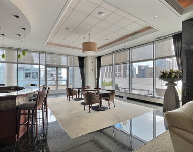 160 E Illinois Street - Photo Thumbnail 16