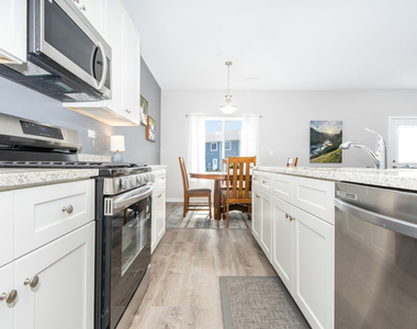 1035 Gillespie Lane - Photo Thumbnail 7