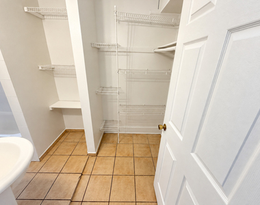 1135 W Lunt Avenue - Photo Thumbnail 4