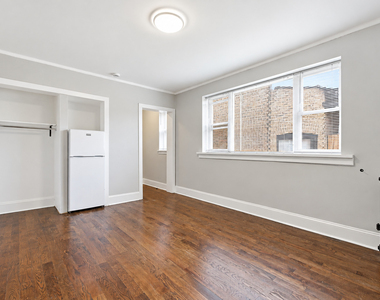 6912 N Ashland Boulevard - Photo Thumbnail 2