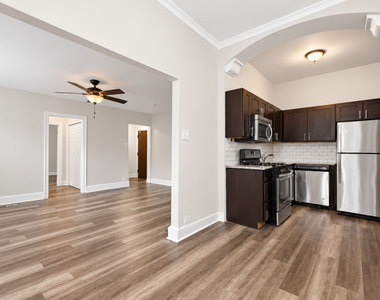 6748 N Ashland Avenue - Photo Thumbnail 2
