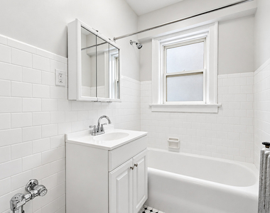 6748 N Ashland Avenue - Photo Thumbnail 4
