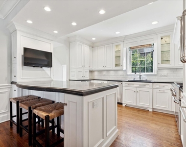 1094 Pine Street - Photo Thumbnail 3