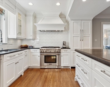 1094 Pine Street - Photo Thumbnail 4