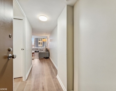 2400 N Lakeview Avenue - Photo Thumbnail 1