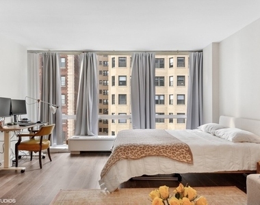 2400 N Lakeview Avenue - Photo Thumbnail 9