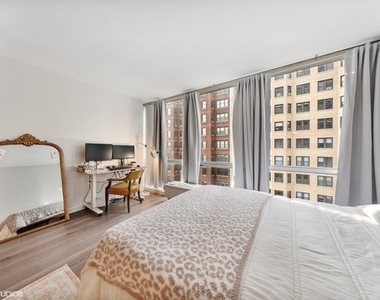 2400 N Lakeview Avenue - Photo Thumbnail 8