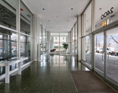 2400 N Lakeview Avenue - Photo Thumbnail 11