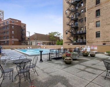 2400 N Lakeview Avenue - Photo Thumbnail 13