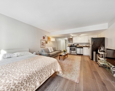 2400 N Lakeview Avenue - Photo Thumbnail 6