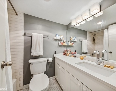 2400 N Lakeview Avenue - Photo Thumbnail 10