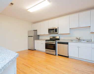 822 S Bishop Street - Photo Thumbnail 2