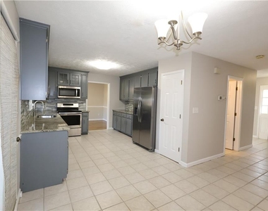 185 White Pines Drive - Photo Thumbnail 2