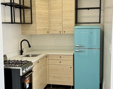 5309 N Winthrop Avenue - Photo Thumbnail 2