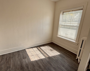 5309 N Winthrop Avenue - Photo Thumbnail 3