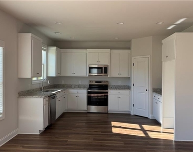204 Strawberry Lane - Photo Thumbnail 9