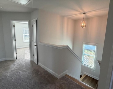 204 Strawberry Lane - Photo Thumbnail 30