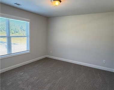 204 Strawberry Lane - Photo Thumbnail 27