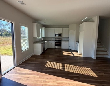 204 Strawberry Lane - Photo Thumbnail 10