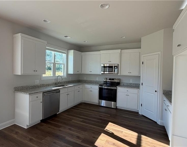 204 Strawberry Lane - Photo Thumbnail 12