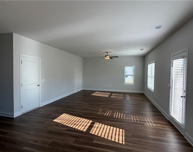 204 Strawberry Lane - Photo Thumbnail 6