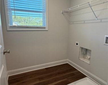 204 Strawberry Lane - Photo Thumbnail 14