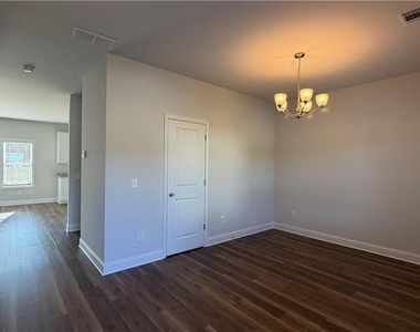 204 Strawberry Lane - Photo Thumbnail 3